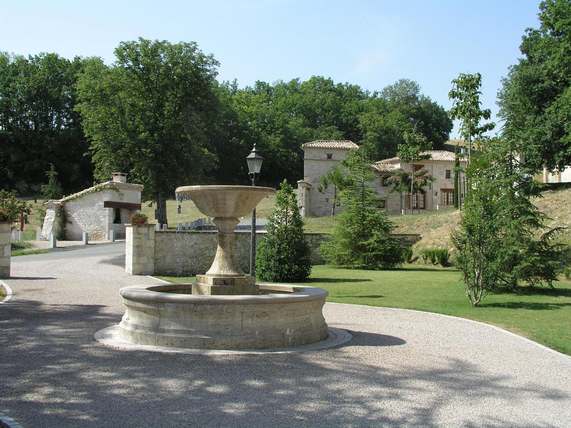 Chateau Lecusse - La Grande Roche - Hotel, Spa, Boutique & Restaurant Broze ภายนอก รูปภาพ